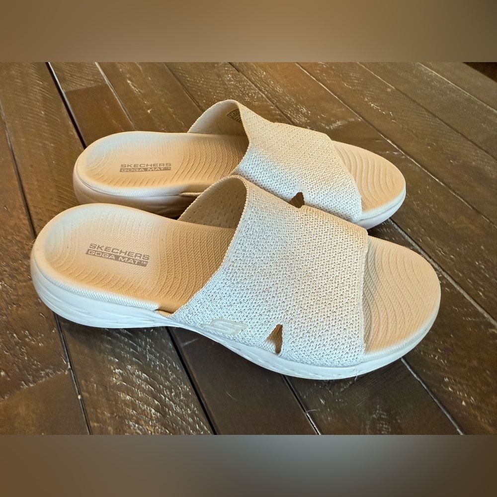 Skechers Women's Cream Slide Sandals